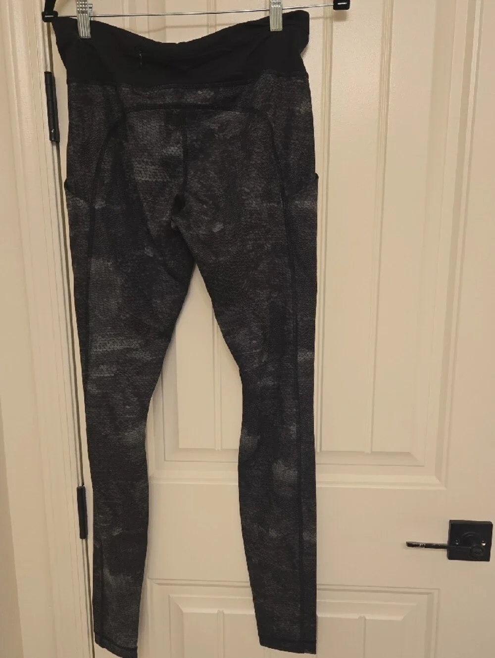 Lululemon Black/Grey Snakeskin Print Leggings